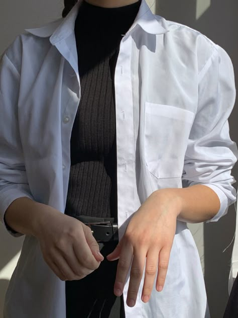 Dark Academia Scientist, Outfit For Doctors Womens Fashion, Science Lab Outfit, Dark Academia Doctor Aesthetic, Scientist Outfit Aesthetic, Doctor Women Outfit, Science Aesthetic Outfit, Lab Outfit Aesthetic, Medical Outfit Doctors Fashion