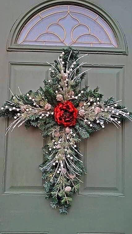 Cross Shaped Wreath, Christmas Cross Wreath, Grave Ideas, Holiday Wreaths Diy Christmas, Cross Wreaths, Cross Wreath Diy, Wreath Diy Christmas, Christian Wreath, Christmas Wreath Diy