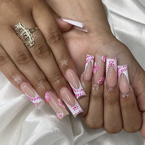 ig: setsbycarolaa Mexican Nails Ideas, Nail Ideas Mexican, Nails Mexico Vacation, Charro Nails Designs, Pink Mexican Nails, Cute Pink Christmas Nails, Mexico Nail Ideas, Mexican Inspired Nails Mexico, Promotion Nails