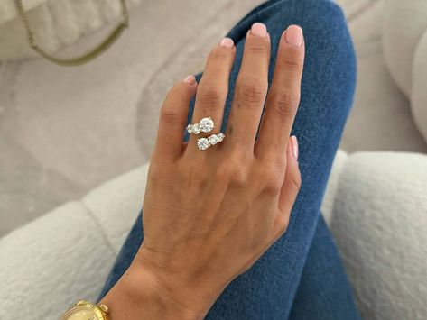 Emily Ratajkowski's 'divorce rings': Three jewellers reveal the truth behind the trend - 9Style Divorce Ring Redesign, Divorce Rings, Divorce Ring, Interesting Stories, Ring Trends, After Divorce, Emily Ratajkowski, The Trend, Repurpose