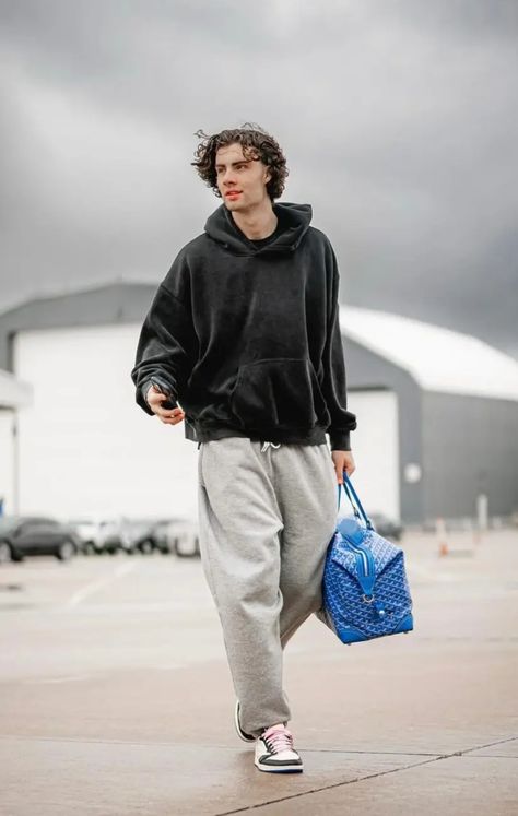 Lazy Airport Outfit, Josh Giddey Outfits, Airport Outfit Men, Josh Giddey, Sporty Casual Style, Lazy Outfit, Trendy Boy Outfits, Okc Thunder, Sporty Casual