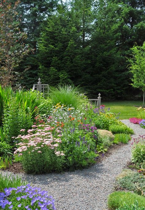 Garden Instead Of Lawn, Louisiana Gardening, Gravel Gardens, Border Garden, Pathway Ideas, Gravel Path, Pretty Garden, Perennial Border, Gravel Garden