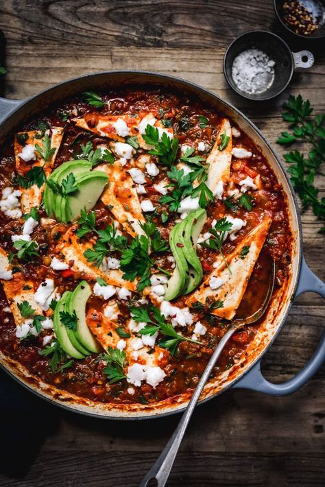 Vegan Shakshuka, Crowded Kitchen, Shakshuka Recipes, Plant Based Dinner, Vegan Brunch, Hearty Dinner, Best Dinner Recipes, Vegetarian Recipes Dinner, Tempeh