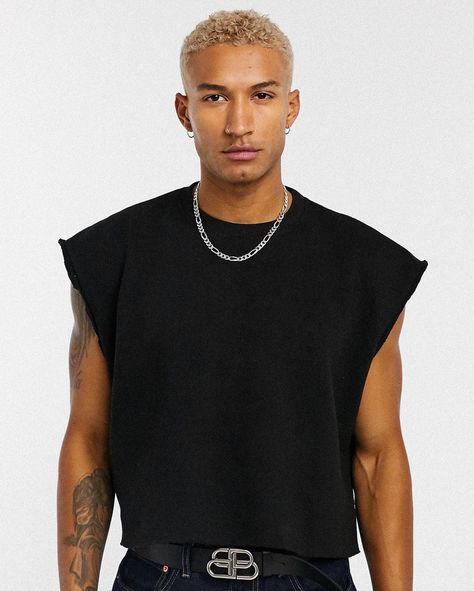 Sleeveless Shirt Outfit, Balenciaga Street Style, Men Crop Top, Crop Top Men, Casual Sporty Outfits, Jeans And T Shirt Outfit, Black Outfit Men, Balenciaga Belt, Daily Fashion Inspiration