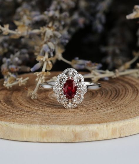 Oval Ruby Engagement Ring, Affordable Diamond Rings, Ruby Anniversary Gifts, Unique Bridal Jewelry, Wedding Unique, Emerald Ring Gold, Bridal Wedding Rings, Engagement Ring White Gold, Ruby Engagement Ring