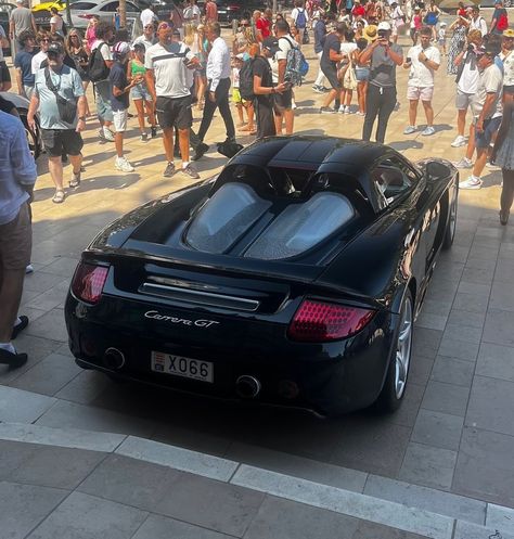 F1 LOOKBOOK | Lando Norris newest addition to his car collection is a Porsche Carrera GT in forest green 🤩 @landonorris @f1lookbook #f1 #formula1… | Instagram Carrera Gt, Porsche Carrera Gt, Lux Cars, Porsche Carrera, Pretty Cars, Lando Norris, F1 Drivers, Car Collection, Fast Cars