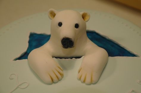 fondant and polar bear | fondant polar bear - Cake Decorating Community - Cakes We Bake Arctic Cake, Modeling Chocolate Figures, Polar Bear Cake, Polar Bear Party, Winter Torte, Bear Cake Topper, Cake Templates, Sea Cakes, Christmas Cake Designs