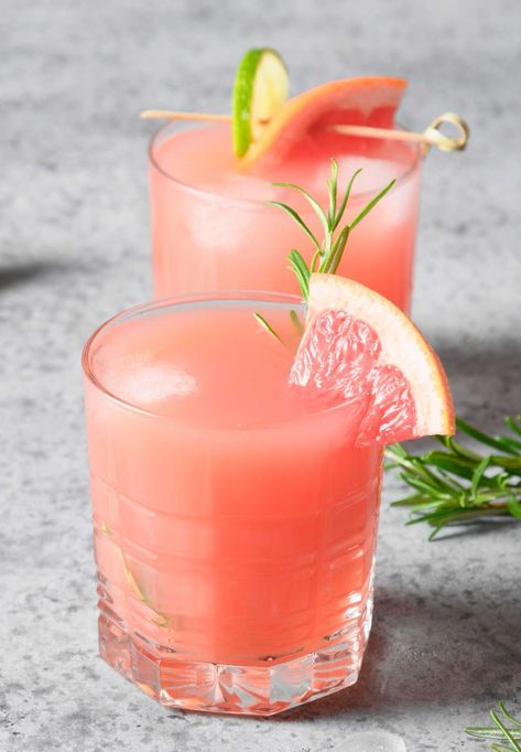 Alcohol Slushies, Sea Breeze Cocktail, Cocktails With Vodka, Bellini Cocktail Recipes, Cranberry Mocktail, Prosecco Drinks, Friends Cheers, Grapefruit Cocktail, Slushie Recipe