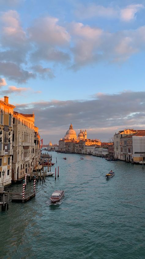 Oversized Hoodie Women, Italy Summer, Sweatshirt Oversized, Italy Aesthetic, Satin Corset, Pretty Landscapes, Voyage Europe, Hoodie Women, Dream Travel Destinations