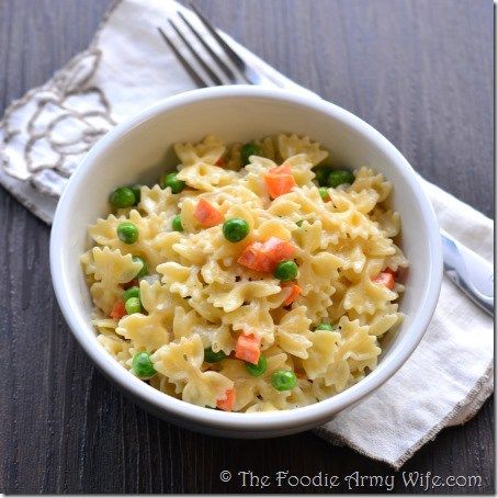 Farfalle with Peas & Carrots #pasta #vegetable Simple Creamy Pasta, Creamy Pasta With Peas, Carrots Recipe Healthy, Peas And Carrots Recipe, Veggie Pasta Recipes, Carrot Pasta, Creamy Peas, Pasta With Peas, Peas And Carrots