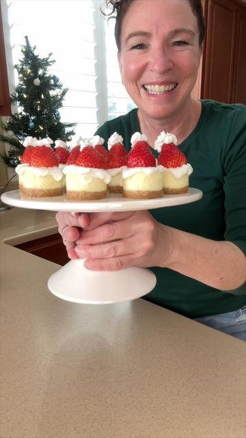 Mini Cheesecake Santa Hats, Cheesecake Santa Hats, Cheesecake Treats, Sugar Cookie Cheesecake, Xmas Goodies, Christmas Cupcakes Recipes, Cheesecake Truffles, Dessert Hacks, Making Sweets