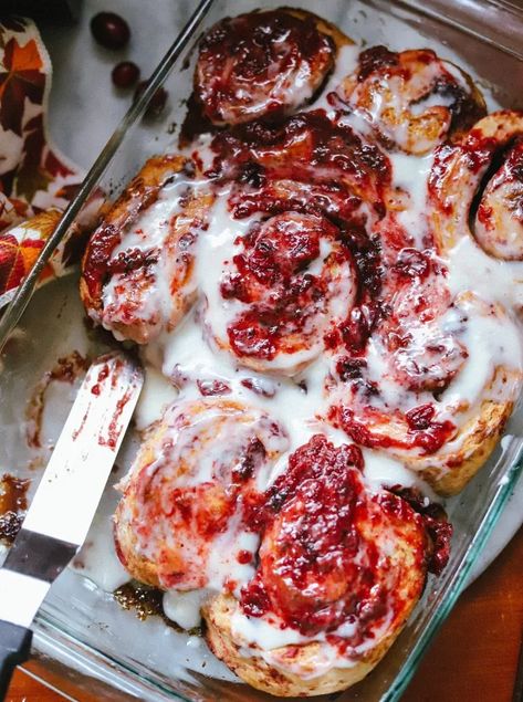 Easy Homemade Cranberry Cinnamon Rolls | Foodtalk Cranberry Cinnamon, Cranberry Jelly, Leftover Cranberry Sauce, Cranberry Sauce Recipe, Vanilla Glaze, Cranberry Sauce Homemade, Cinnamon Rolls Recipe, Seasonal Food, Cranberry Sauce