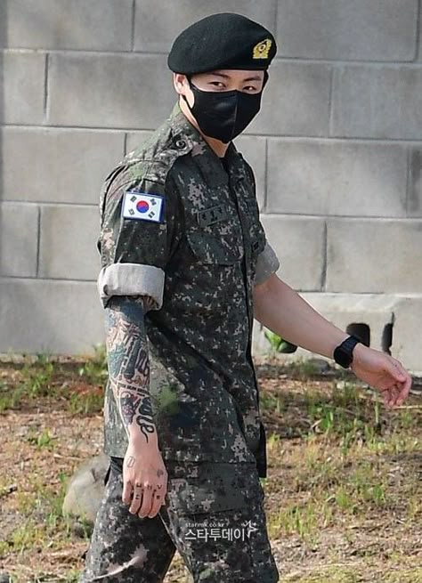 240612 jin’s military discharge Jungkook Military, Bts Military, Husband Jungkook, Jon Bellion, Jeongguk Jeon, Military Photos, Jeon Jungkook Photoshoot, Kim Taehyung Funny, Jeon Jeongguk