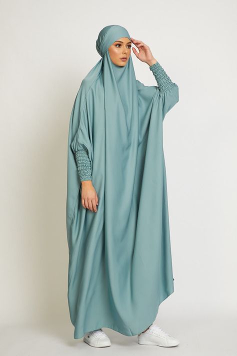 Fashion abayas One Piece Full, Estilo Hijab, Mode Turban, Hijab Trends, Mode Abaya, Abaya Designs, Muslimah Fashion Outfits, Hijab Fashion Inspiration, Islamic Clothing