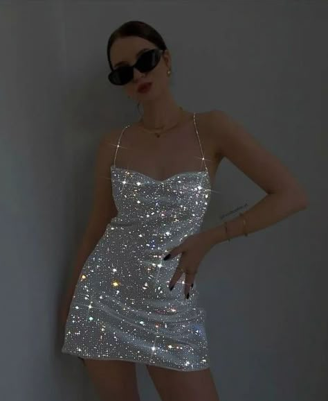 Short Dresses 2023, Senior Homecoming Dress, Stunning Dresses Short, Silver Sparkly Dress, Glitter Dress Short, Dresses Short Party, Homecoming Dress Ideas, Sweet 16 Outfits, Senior Homecoming