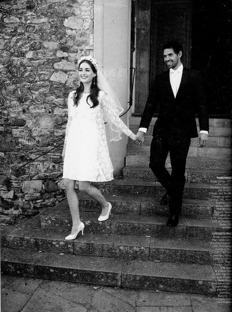 News and Press: Tuscan beauty. Wedding Dresses 60s, Sixties Dress, 1960s Wedding, Vintage Inspired Wedding Dresses, Mini Wedding Dresses, Wedding Dress With Veil, Courthouse Wedding, Vintage Inspired Wedding, Mod Wedding