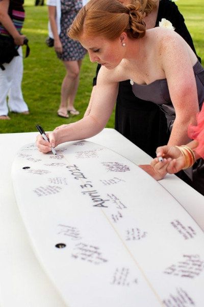 Creative Wedding Guest Book Ideas, Creative Wedding Guest Book, Creative Wedding Guest Books, Surf Wedding, Creative Guest Book, Wedding Guest Book Ideas, Wedding Guest Signing, Guest Book Ideas, Beach Wedding Guests