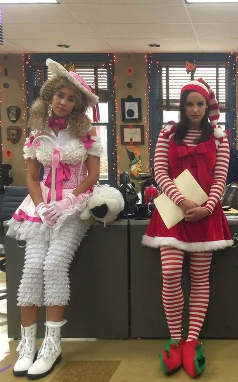 Brooklyn 99 Costume Halloween, B99 Christmas, Brooklyn Nine Nine Rosa, Brooklyn 99 Cast, Gina Linetti, Brooklyn Nine Nine Funny, Jake And Amy, Rosa Diaz, Amy Santiago