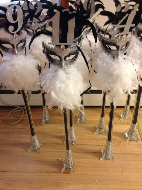 Masquerade center pieces                                                                                                                                                                                 More Themes Sweet 16, Masquerade Party Centerpieces, Sweet 16 Masquerade Party, Masquerade Centerpieces, Mascarade Party, Masquerade Decorations, Masquerade Party Decorations, Theme Carnaval, Masquerade Prom