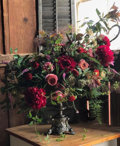 Fall Potted Plants, Vintage Flower Arrangements, Fall Pots, Bells Of Ireland, Flower Arrangement Designs, Holiday Arrangement, Still Life Flowers, Fruit Flowers, Flower Farm