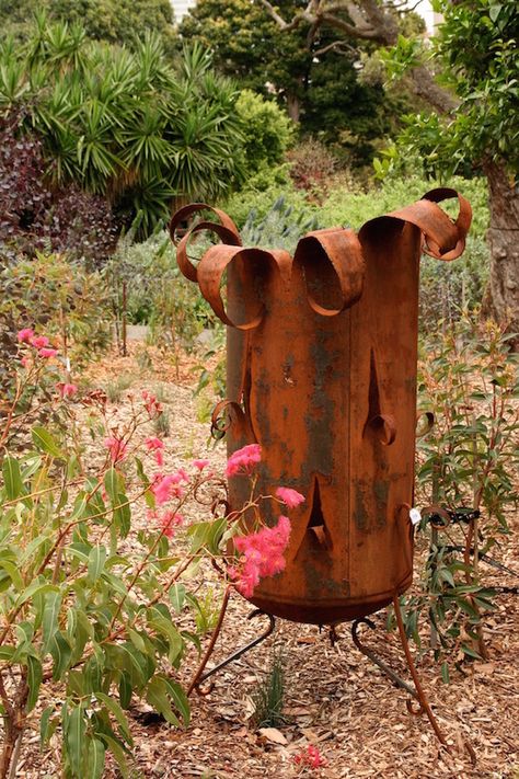 10 tips for using metals in the garden | The Enduring Gardener Water Tank Ideas, Tank Upcycle, Small Front Garden Ideas, Bungalow Garden, Metal Garden Edging, Metal Garden Beds, Small Front Gardens, Aluminium Garden Furniture, Metal Edging