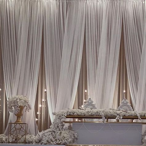 Drape Wedding Decor, Wedding Wall Draping, Drapes Backdrop, Wedding Drapes, Drape Backdrop, Mood Wedding, Wedding Columns, Wedding Drapery, Art Deco Wedding Theme