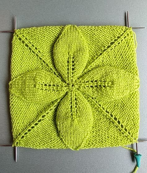 Free Knitting Patterns - Square-Shaped Leaf-Pattern Knit Pillow Leaf Knitting Pattern, Knitted Squares Pattern, Easy Blanket Knitting Patterns, Knitted Cushion Covers, Crochet Cushion Pattern, Knitting Squares, Crochet Applique Patterns Free, Baby Cardigan Knitting Pattern Free, Cushion Cover Pattern