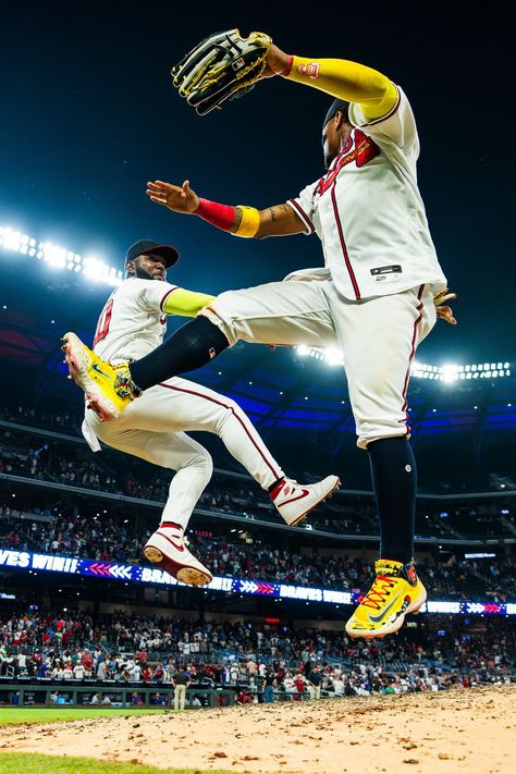 Baseball Wallpapers, Braves Wallpaper, Baseball Drip, Hard Photos, Atlanta Braves Wallpaper, Mlb Baseball Players, Mlb Photos, Brave Wallpaper, Mlb Uniforms