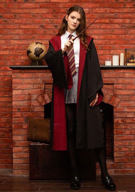 Slytherin Costume, Gryffindor Uniform, Hogwarts Robes, Harry Potter Robes, Harry Potter Halloween Costumes, Hogwarts Uniform, Hogwarts Gryffindor, Slytherin Ravenclaw, Ravenclaw Hufflepuff