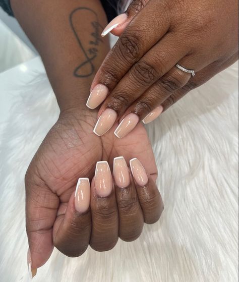 Nail Designs Outline, White Outline Nails, Outline Nail Design, Nails Inspiration Minimalist, Outline Nail Art, Outline Nails Design, Outline Nails, Nail Art White, Short Pink Nails