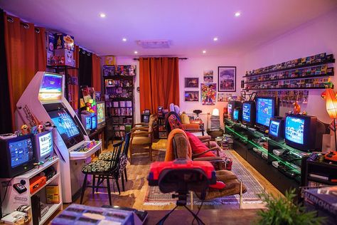 Holy mother of a candy cab game room. I need this Video Game Room Ideas, Deco Gamer, Tattoo Modern, Game Room Ideas, Retro Games Room, Arcade Room, Best Gaming Setup, Gamer Room Decor, Video Game Rooms