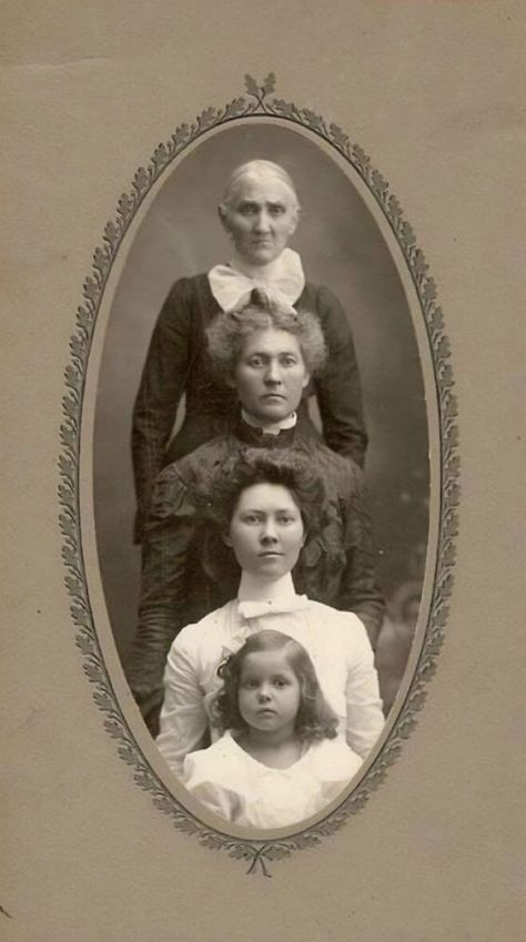 Photographie Portrait Inspiration, Old Photography, History Pictures, Photo Vintage, Historical Pictures, Vintage Portraits, Old Photographs, Antique Photos, 인물 사진