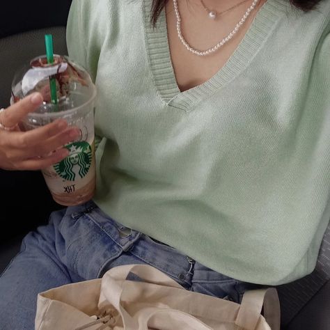 Mint Green Shirt with V Neck Paired Up with High Waist Jeans And Tote Bag To Complete The Look so true Hahahahah starbuck mocha praline it tastes good u guys should try it Long Sleeve Tshirt Outfit, Green Top Outfit, Mint Green Shirts, Spring Summer Capsule Wardrobe, Pullovers Outfit, Summer Capsule, Inspo Instagram, Summer Capsule Wardrobe, Green Tshirt