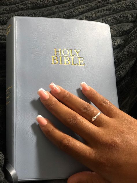 Christian Woman Aesthetic, Christian Vision Board, Prayer Vision Board, Cute Bibles, Christian Relationships, Get Closer To God, Christian Quotes God, Christian Bible Study, No Love