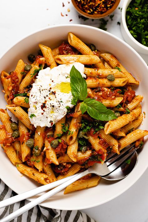 20 Minute Penne Pomodoro Penne Pomodoro, Italian Diet, Pasta Meals, Traditional Italian Dishes, Canned Tomatoes, One Pot Dinners, Bacon Pasta, Meatless Mondays, Penne Pasta