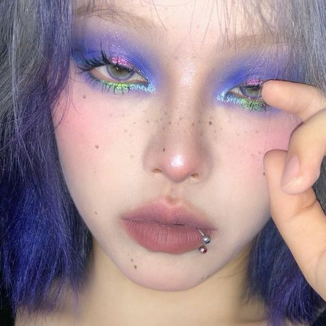 Colorful Korean Makeup, Makeup Ideas Colorful Creative, Pastel Makeup Looks, Anime Inspired Makeup, Harajuku Makeup, Funky Makeup, Estilo Harajuku, Magical Makeup, Swag Makeup