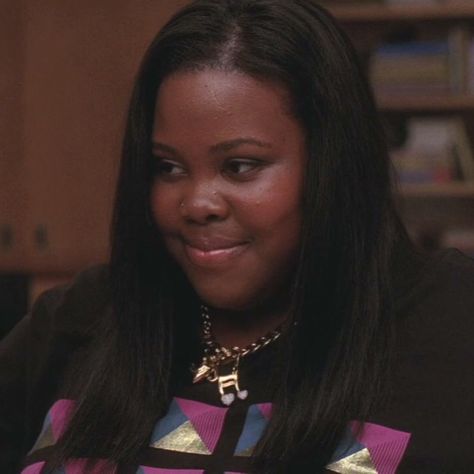 Mercedes Jones Icons, Mercedes Jones Glee, Glee Mercedes, Glee Aesthetic, Glee Season 1, Glee Characters, 2000s Makeup Looks, Mercedes Jones, 2 Aesthetic