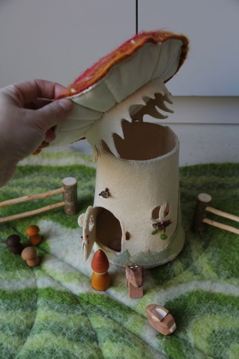 Felt Mushroom House, Twig And Tale Pattern, Felt Mushroom Pattern, Twig And Tale, Felt House, Mushroom Crafts, Waldorf Crafts, Pattern Hack, Pola Sulam