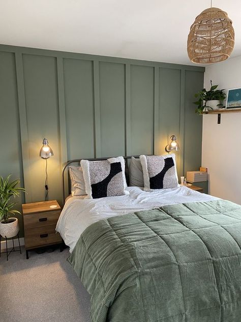 25 Sage Green Bedroom Ideas - Nikki's Plate Sage Bedroom, Green Bedroom Walls, Green Bedroom Decor, Feature Wall Bedroom, Sage Green Bedroom, Casa Country, Green Bedroom, Bedroom Panel, Hotel Bed