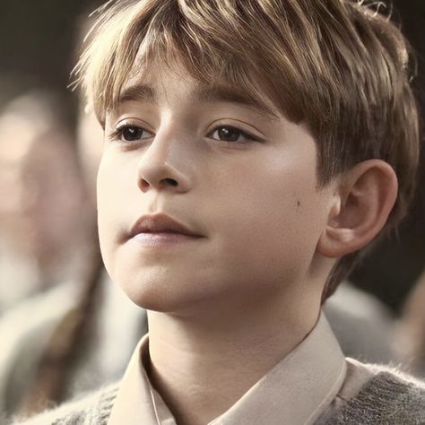 Sibling Face Claims, Brother Face Claim, Young Remus Lupin, Marauders Characters, Charlie Rowe, Brothers Photography, Griffin Family, Maria Rose, Peter Pettigrew