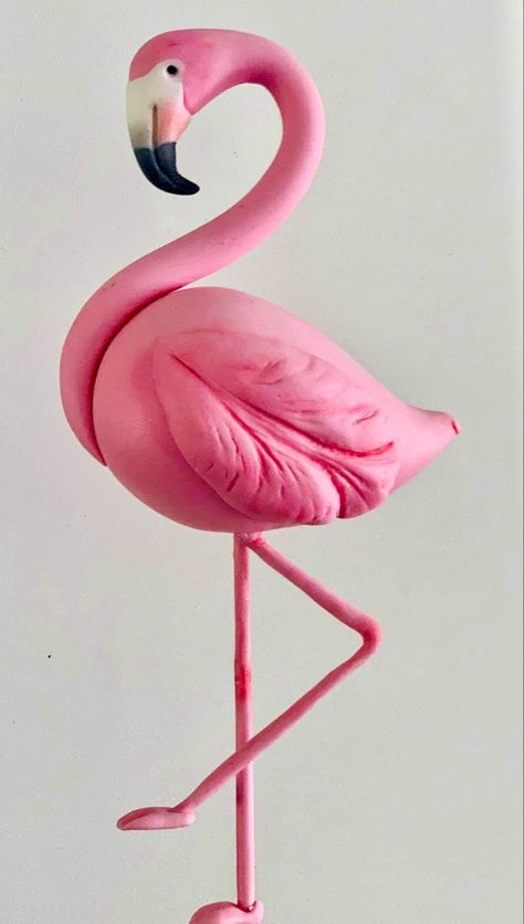 Saracino modelling paste How To Make Flamingo Fondant, Fondant Flamingo, Polymer Clay Flamingo, Flamingo Party Food, Clay Flamingo, Flamingo Birthday Cake, Flamingo Cake Topper, Flamingo Craft, Realistic Cakes