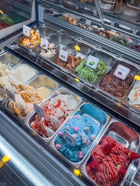 Ice Cream Cafe Aesthetic, Ice Cream Flavors Aesthetic, Ice Cream Freezer Aesthetic, Ice Cream Van Aesthetic, Frozen Yogurt Shop Aesthetic, Ice Cream Sundae Bar, Sundae Bar, Cake Pop Decorating, Beauty Foods