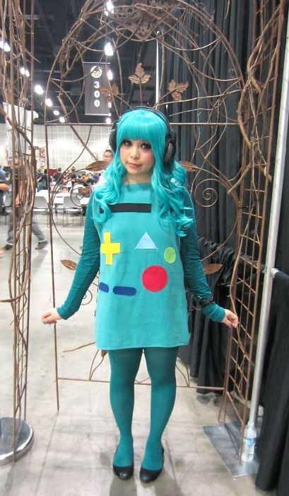 Bmo Adventure Time Cosplay, Adventure Time Halloween Costumes, Bmo Cosplay, Bmo Costume, Adventure Time Costume, Alien Doll, Adventure Time Cosplay, Comicon Cosplay, Cartoon Cosplay