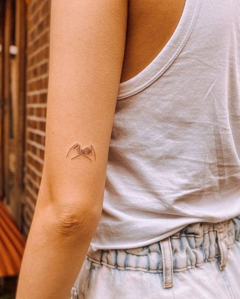 500 Tattoo, Pinky Promise Tattoo, Borboleta Tattoo, Maching Tattoos, Promise Tattoo, Cute Matching Tattoos, Small Matching Tattoos, Small Couple Tattoos, Matching Sister Tattoos