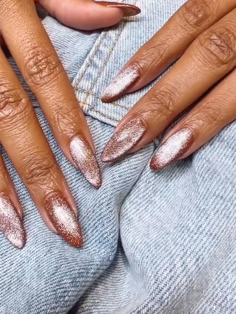 New Nail Trends 2022 Winter, Christmas Nails Velvet, Trendy Nails Winter 2022, Fall Winter 2022 2023 Nail Trends, Velvet Nails How To, Trending Nails Now, Nail Trends Fall 2022, Latest Nail Trends 2022, Frosting Nails