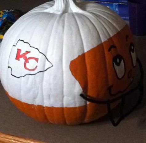 Chiefs Football Helmet Pumpkin Pumpkin Football Helmet, Chiefs Pumpkin Carving, Football Helmet Pumpkin, Chiefs Pumpkin, Football Pumpkin Carving, Kids Pumpkin Decorating, Pumpkin Decor Ideas, Football Pumpkin, Pumpkin Decorating Diy