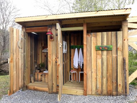 Outhouse With Shower Ideas, Glamping Bathroom, Outdoor Bath House, Outhouse Bathroom, Outside Toilet, Outdoor Bathroom Design, Outdoor Toilet, Outdoor Bath, Whitewater Kayaking