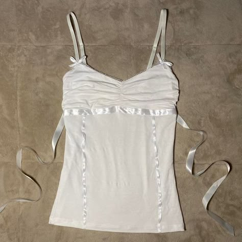 Coquette Two Piece, Coquette 2000s Outfits, Shirts With Bows, 2000s Crop Tops, Y2k White Outfit, Clothes With Bows, White Cami Outfit, Y2k Coquette Outfits, Y2k Outfits White