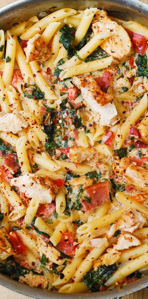 Chicken and Bacon Pasta with Spinach and Tomatoes in Garlic Cream Sauce – delicious creamy sauce perfectly blends together all the flavors: bacon, garlic, spices, tomatoes.  Use gluten-free brown-rice penne pasta! Pasta With Spinach And Tomatoes, Chicken And Bacon Pasta, Bacon Pasta Recipes, Pasta And Chicken, Chicken Bacon Pasta, Pasta With Spinach, Chicken And Bacon, Garlic Cream Sauce, Bacon Pasta