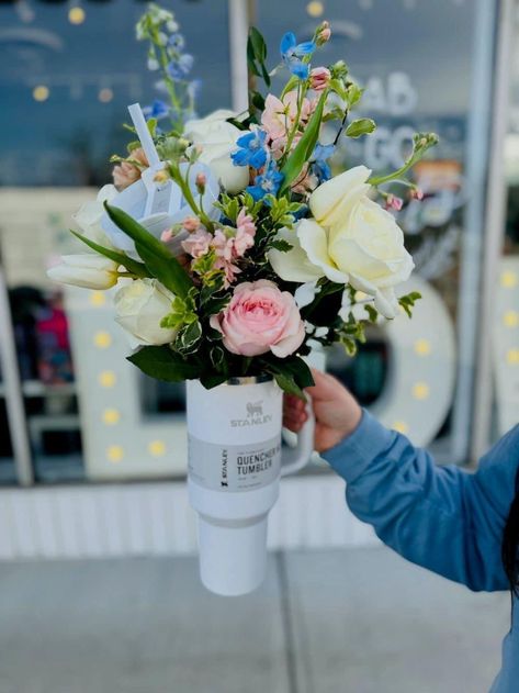 Flower Birthday Gift, Stanley Floral Arrangement, Stanley Cup Birthday Gift Ideas, Stanley Cup Flower Bouquet, Flowers In Stanley Cup, Stanley Bouquet Gift, Gift Ideas For Christmas For Friends, Stanley Cup With Flowers, Stanley Flower Arrangement